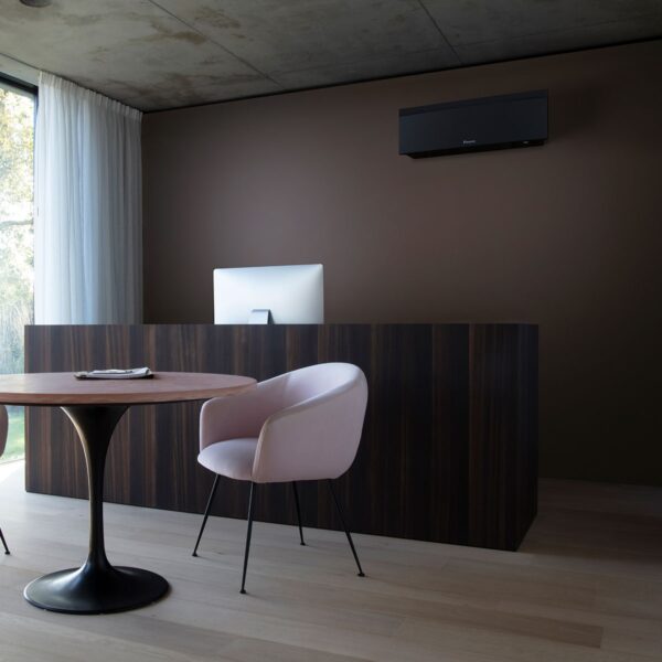 Daikin-Emura-3-Mattschwarz-FTXJ20-50AS-IG-424DiNAgDCklAS