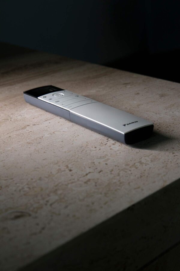 Daikin_Emura_3_weiss_FTXJ_AW_Fernbedienung_1